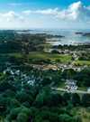 Vue aérienne du camping proche de la mer