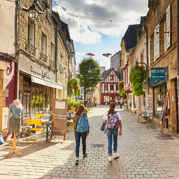 shopping dans le centre ville d'Auray dans le Morbihan