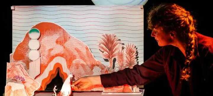 L'amie - spectacle visuel et musical- marionnette- pop-up-ombre- video
