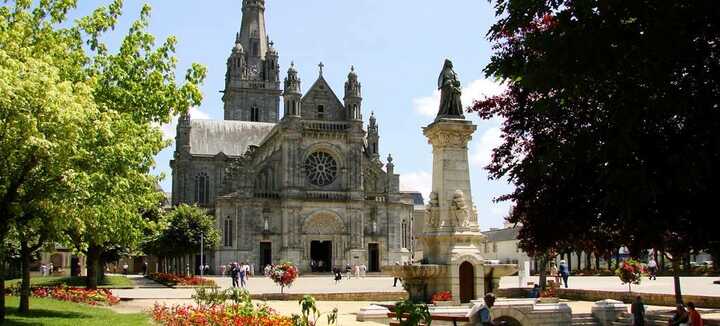 Sanctuaire de Ste-Anne d'Auray Sanctuaire de Ste-Anne d'Auray