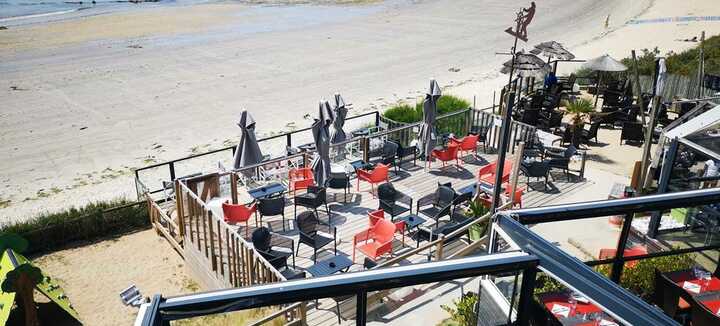 Bar con terrazza sulla spiaggia Bar con terrazza sulla spiaggia