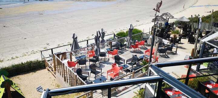 Bar con terrazza sulla spiaggia Bar con terrazza sulla spiaggia
