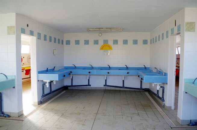 Aire de Camping-cars Erdeven Kerhillio - Morbihan Sud - Bacs-à-linge