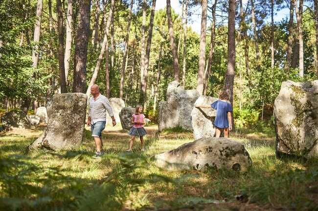 famille-foret-menhirs-erdeven