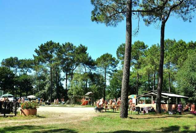 Belz Camping Naturiste CNBS la Pinède Barbecue