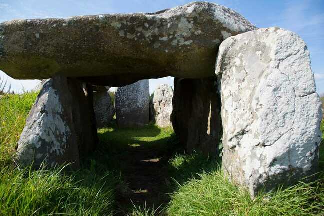 Vue-dolmen-Petit-train-touristique-Carnac-Morbihan-Bretagne-Sud