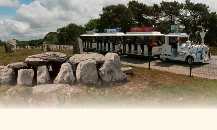 Petit-train-touristique-Carnac-Morbihan-Bretagne-Sud