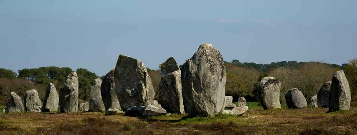 Vue-menhirs-Petit-train-touristique-Carnac-Morbihan-Bretagne-Sud