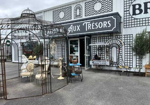 Antiquité Brocante L'Armoire aux Trésors