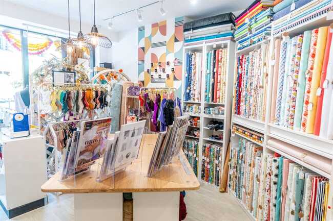 INTERIEUR BOUTIQUE (1) INTERIEUR BOUTIQUE (1)