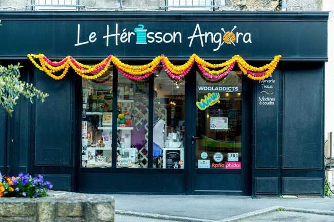 VITRINE (2) VITRINE (2)