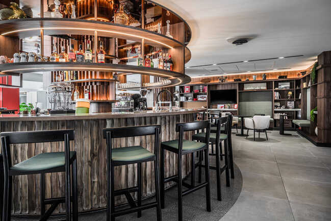 bar-table-des-salines-thalazur