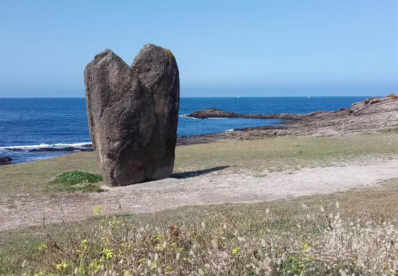 menhir-Bonnet-d-Eveque-2