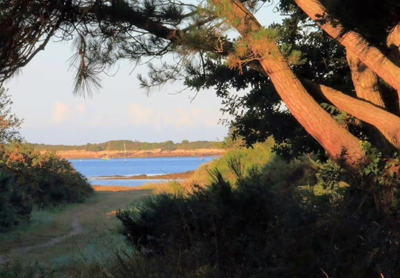 06_Locmariaquer_Camping de la Tour_Accès à la plage de Kerinis à 300m