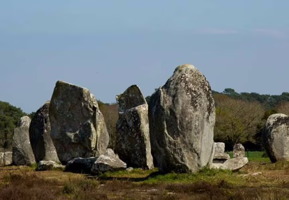 Vue-menhirs-Petit-train-touristique-Carnac-Morbihan-Bretagne-Sud