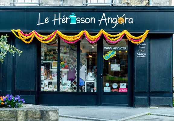 VITRINE (2)